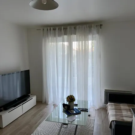 Apartment F2 Cosy Pres Aeroport Et Paris *